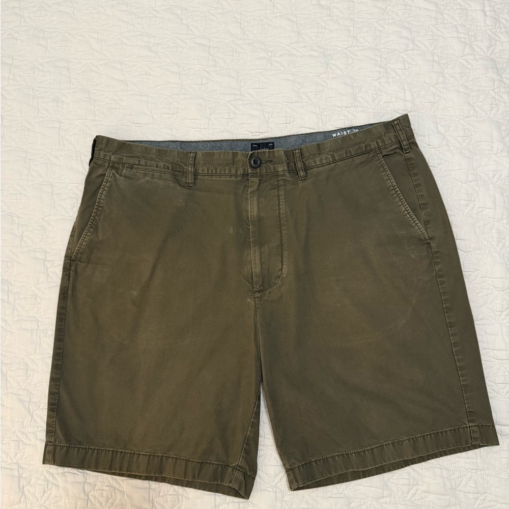 J. Crew Olive Green Flat Front Shorts Classic Style sz. 38 / 9” inseam